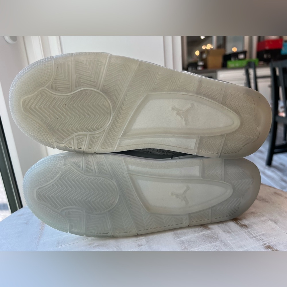 Nike Air Jordan 4 Laser 4y Sneakers - Picture 6 of 11